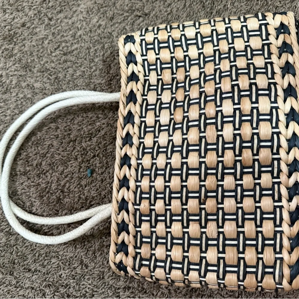 Elegant Woven Tote Bag - Black and Tan